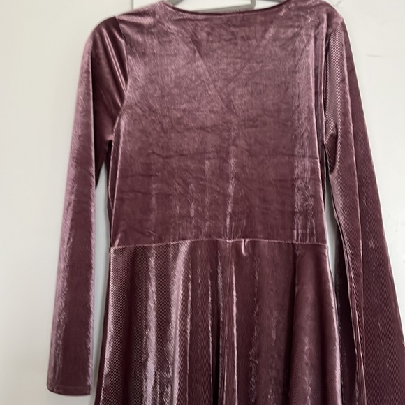 Express Velvet Wrap Dress - Picture 6 of 8